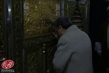 احمدی نژاد در مراسم ختم مادر رحیم مشایی
