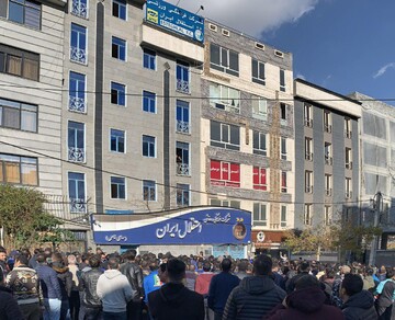 پایان تجمع هواداران ناراضی استقلال با دخالت پلیس ضد شورش
