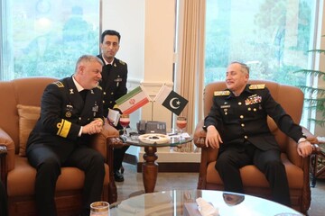 نیروی دریایی ارتش آماده اعزام ناو به بنادر پاکستان/ وزیر دفاع: هیچ قدرتی توانایی ایستادگی در مقابل ما را ندارد