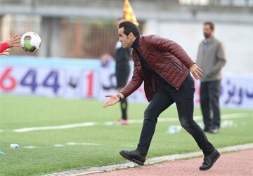 واکنش علی کریمی به شایعه مربیگری‌اش در تراکتور
