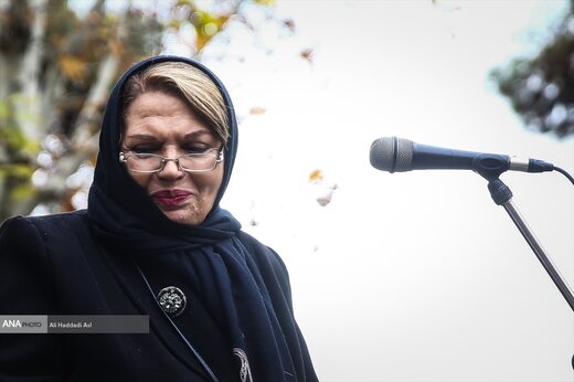 گفت و گو با سیمین غانم: به یادماندنی ترین دسته گلی که به آب دادم خواستگاری از همسرم بود!