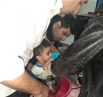 نجات کودک گرفتار در زودپز توسط آتش‌نشانی/عکس