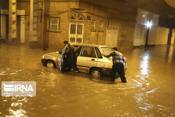 آب گرفتگی شدید در خیابانها و معابر و برخی منازل اهواز