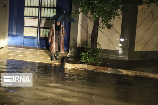 آب گرفتگی شدید در خیابانها و معابر و برخی منازل اهواز