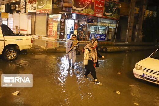 آب گرفتگی شدید در خیابانها و معابر و برخی منازل اهواز