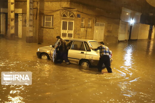 آب گرفتگی شدید در خیابانها و معابر و برخی منازل اهواز
