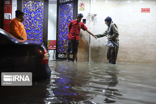 آب گرفتگی شدید در خیابانها و معابر و برخی منازل اهواز