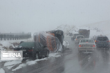 کولاک برف در جاده‌های کردستان