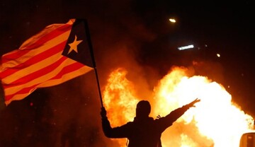 تظاهرات حامیان استقلال «کاتالونیا» به خشونت کشیده شد/ عکس
