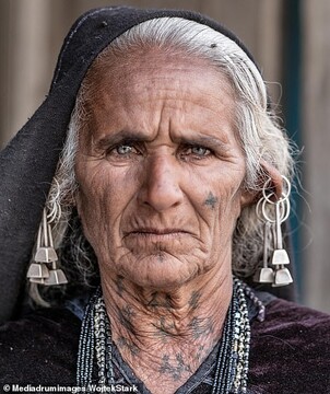 تصاویر افراد {به اصطلاح} مقدس در هند
