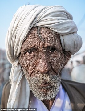 تصاویر افراد {به اصطلاح} مقدس در هند