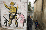 بنکسی در فلسطین چه می‌کند؟ / عکس