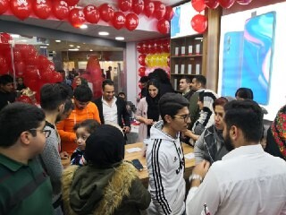 افتتاح فروشگاه‌های رسمی هوآوی در تهران و آبادان