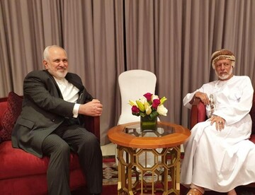 انطلاق الجولة الاولى من المحادثات بين وزيري الخارجية الايراني والعماني في مسقط
