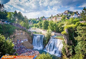 کشور باران و جنگلی که بیشتر از ۲۰ هزار سال عمر دارد
