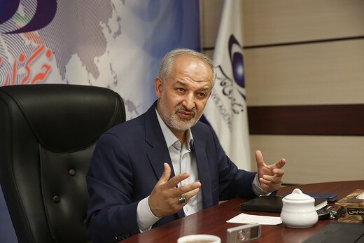 مسئول تشریفات دولت نهم: احمدی نژاد یکدنده بود / ادبیات او بدرد الان نمی خورد / خاتمی متکبر نبود / هاشمی با طرح ایده مرجعیت شورایی در چاه افتاد