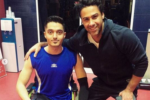 فیلم | تمرین فرهاد مجیدی با بازیکن والیبال نشسته در باشگاه بدنسازی