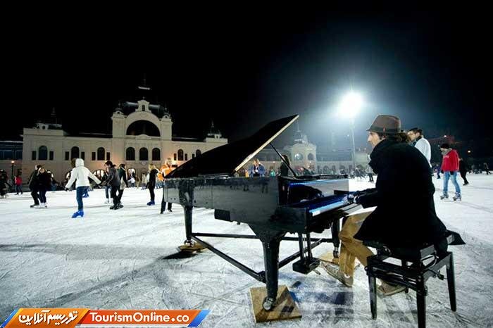 بازار داغ اسکیت روی یخ در روزهای کریسمس