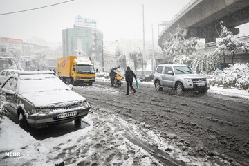 بارش برف و باران در محورهای ۷ استان کشور