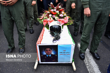 کدام مقامات بلندپایه ارتش در مراسم تشییع پیکر خلبان سانحه سقوط جنگنده میگ-۲۹ حضور داشتند؟