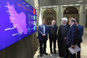 بازدید دکتر روحانی از نمایشگاه دستاوردهای صنعت پتروشیمی کشور