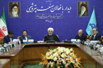 بازدید دکتر روحانی از نمایشگاه دستاوردهای صنعت پتروشیمی کشور