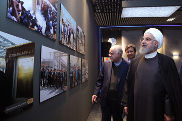 بازدید دکتر روحانی از نمایشگاه دستاوردهای صنعت پتروشیمی کشور
