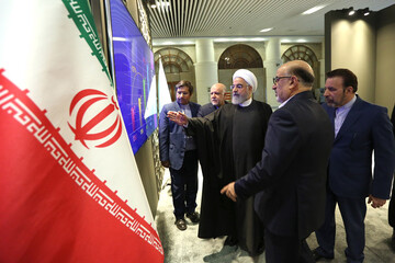 President Rouhani visits petrochemical industry exhibition