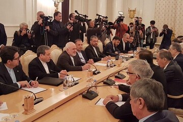 ظريف: إيران وروسيا تسعيان للسلام في المنطقة