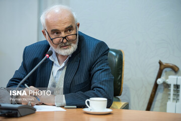 انتقاد خبرگزاری اصولگرا به نامه‌نگاری توکلی با شورای نگهبان/ از مفسد فی الارض حمایت می کنید؟