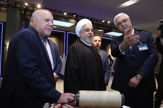 بازدید دکتر روحانی از نمایشگاه دستاوردهای صنعت پتروشیمی کشور