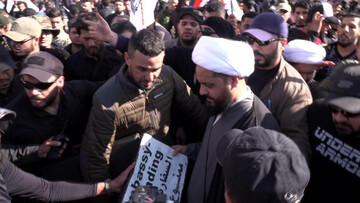 الخزعلی مقابل سفارت آمریکا: اینجا محل توطئه است