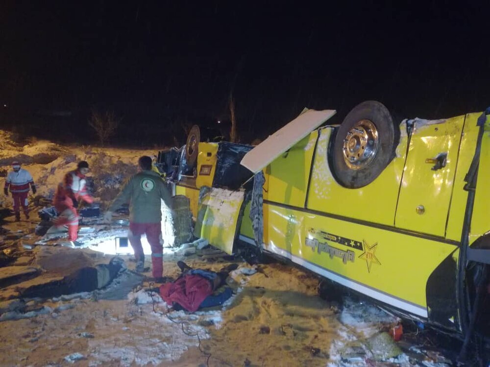 ۹ فوتی در حادثه واژگونی اتوبوس در آزاد راه زنجان _ تبریز