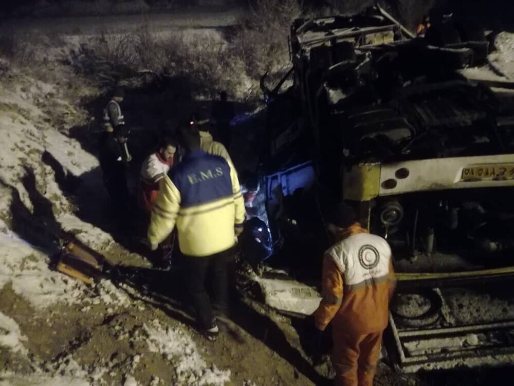 ۹ فوتی در حادثه واژگونی اتوبوس در آزاد راه زنجان _ تبریز