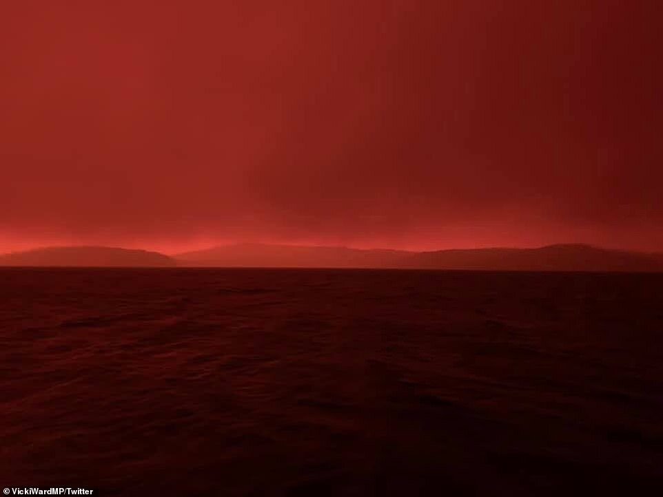 آسمان در میان آتش سوزی استرالیا قرمز شد