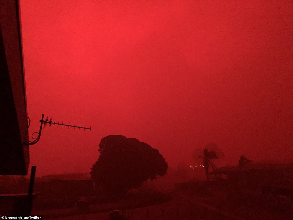 آسمان در میان آتش سوزی استرالیا قرمز شد