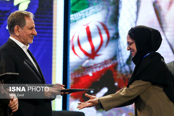 تصاویر | مراسم روز پرستار با حضور جهانگیری و وزیر بهداشت