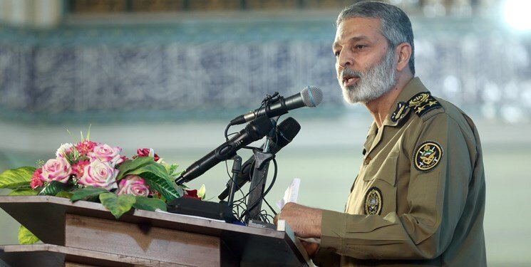 فرمانده کل ارتش: دشمنان مرتب درحال ایجاد شبهه هستند و پاسخ ان برعهده روحانیت است