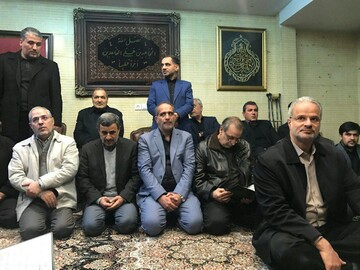 تصاویر | فرزند شهید سلیمانی در آغوش احمدی‌نژاد