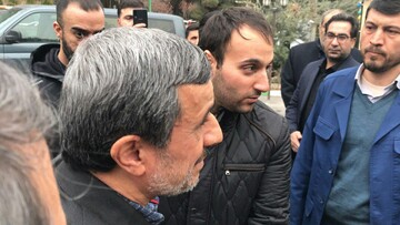تصاویر | فرزند شهید سلیمانی در آغوش احمدی‌نژاد
