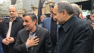 تصاویر | فرزند شهید سلیمانی در آغوش احمدی‌نژاد