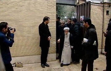 حضور آیت‌الله جنتی و عباسعلی کدخدایی در منزل سردار شهید سلیمانی +عکس