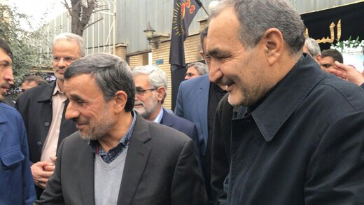 تصاویر | فرزند شهید سلیمانی در آغوش احمدی‌نژاد