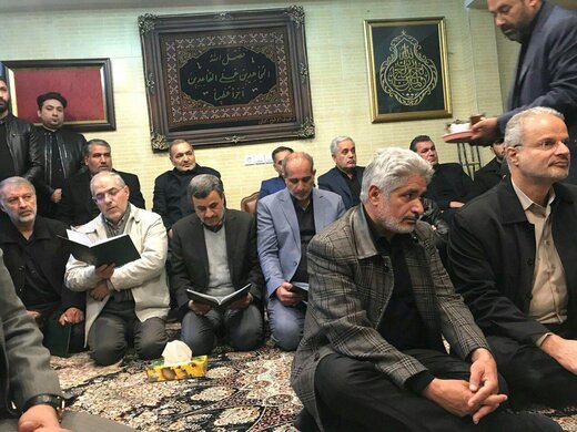 تصاویر | فرزند شهید سلیمانی در آغوش احمدی‌نژاد