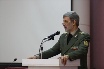 وزير الدفاع الإيراني: القوات المسلحة على أتم الاستعداد لتلبية احتياجات شركات صناعة السيارات