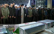 قائد الثورة الإسلامية يقيم صلاة الميت على جثمان الشهيد سليماني وصحبه الابرار