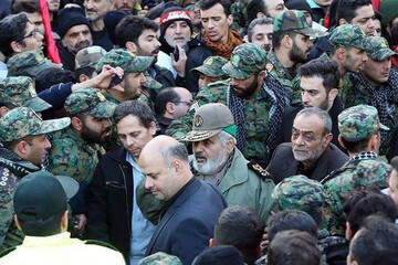 تصاویر| شخصیت هایی که در مراسم تشییع پیکر حاج قاسم سلیمانی و همرزمانش حضور داشتند