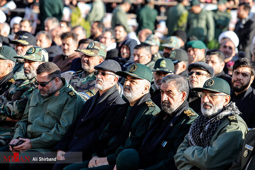 حضور شخصیت‌ها در مراسم تشییع شهدا در کرمان