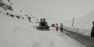 جاده‌های ۱۳ استان درگیر برف و باران؛ محدودیت ترافیکی در هراز