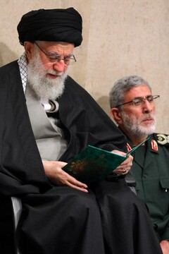 عکسی از سردار قاآنی در کنار رهبری در مراسم بزرگداشت سردار سلیمانی /حضور روحانی و جهانگیری عکسی از سردار قاآنی در کنار رهبری در مراسم بزرگداشت سردار سلیمانی /حضور روحانی و جهانگیری